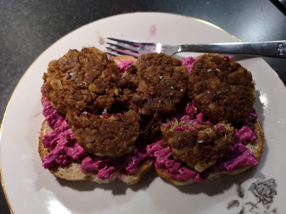 Vegetarisk köttbullemacka