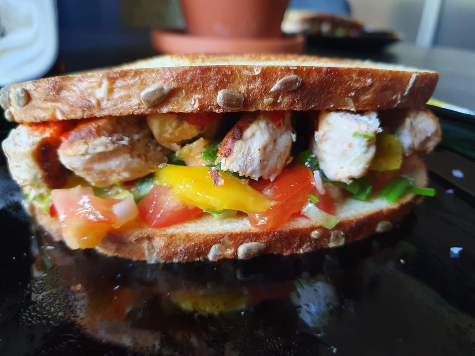 Laxburgare med mangosalsa